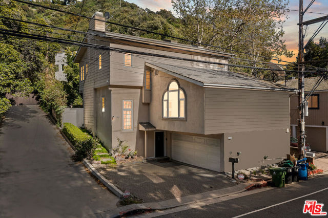 1110 N Beverly Glen Boulevard, Los Angeles CA: https://media.crmls.org/mediaz/216204ef-bb6f-462e-ad43-2a641ae61921.jpg