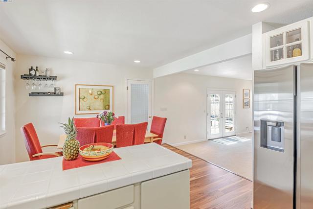 3335 Cornish Ct, Fremont CA: https://media.crmls.org/mediaz/21623459-dd49-4408-b543-dfa4cea21f01.jpg