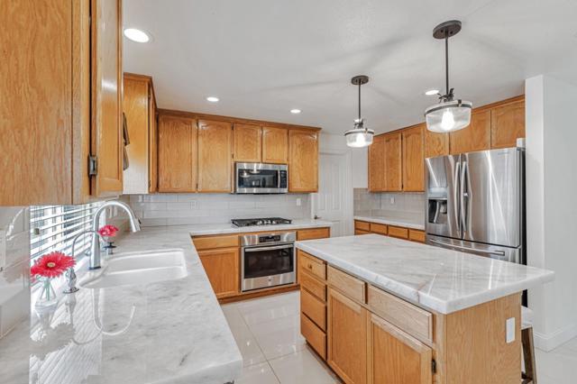 1700 Hemlock Court, Hollister CA: https://media.crmls.org/mediaz/21625718-7bff-4a1f-b622-73d6cf3af24b.jpg