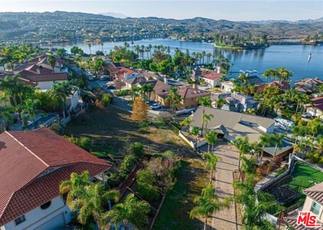 22380 PIN TAIL Drive, Canyon Lake CA: https://media.crmls.org/mediaz/2162f2e6-310f-4af6-8988-36a1f29d6583.jpg