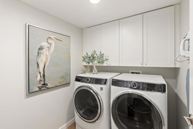 5470 La Jolla Boulevard, La Jolla CA: https://media.crmls.org/mediaz/2163175c-7c33-442c-ac91-ad5ad1174c7a.jpg