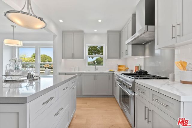 2671 Federal Avenue, Los Angeles CA: https://media.crmls.org/mediaz/21634dda-b08a-43ef-92dc-573f69ad0a84.jpg