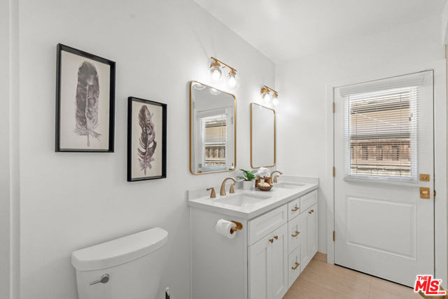 10531 Woodbridge Street, Toluca Lake CA: https://media.crmls.org/mediaz/216365ec-3f75-4d05-9233-d2d134cacaf1.jpg