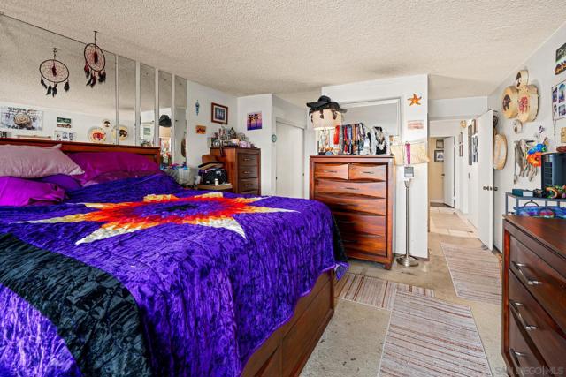2540 Clairemont Dr, San Diego CA: https://media.crmls.org/mediaz/21640caf-8f93-4c56-9b8a-36d50fd0f46e.jpg