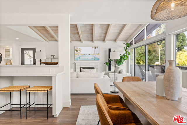 8247 Billowvista Drive, Playa del Rey CA: https://media.crmls.org/mediaz/216416aa-1df2-4247-b770-50a2c76fd7f7.jpg