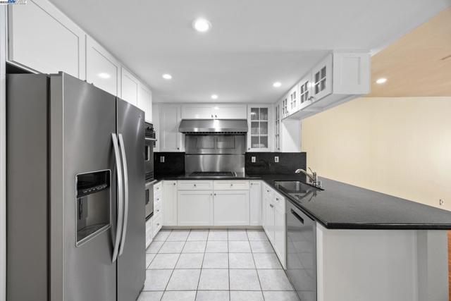 34 Chimney Rock, Oakland CA: https://media.crmls.org/mediaz/21646a9f-0962-4b00-a0e3-fe2080851055.jpg