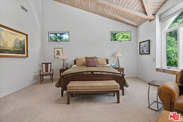 24753 Mulholland Highway, Calabasas CA: https://media.crmls.org/mediaz/216470e6-0d34-4eb8-9217-07641a7a09fe.jpg