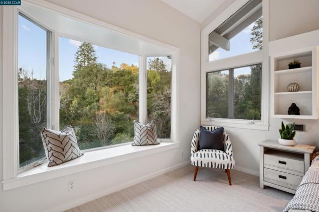 35 Tiger Tail Court, Orinda CA: https://media.crmls.org/mediaz/2164744c-6104-4da8-8698-66c0f7ed7db1.jpg