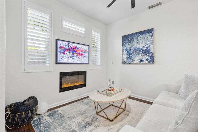 240 3rd Street, West Sacramento CA: https://media.crmls.org/mediaz/2164ad44-9a05-4a0f-9f7c-d105c631b554.jpg