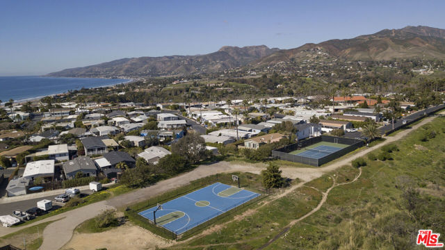 29500 Heathercliff Road, Malibu CA: https://media.crmls.org/mediaz/216500aa-2cc9-404c-92c2-b6c933909054.jpg