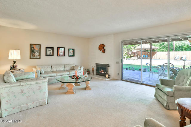 5260 Edgeware Drive, Calabasas CA: https://media.crmls.org/mediaz/2165c52e-2b49-4fca-b99c-7561cf6f29e1.jpg