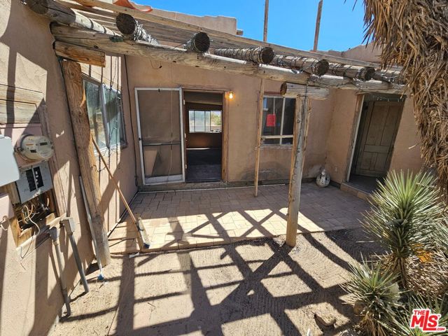 9646 Blackhawk Trail, Lucerne Valley CA: https://media.crmls.org/mediaz/21660267-c838-46b5-9514-24d832ad15d0.jpg