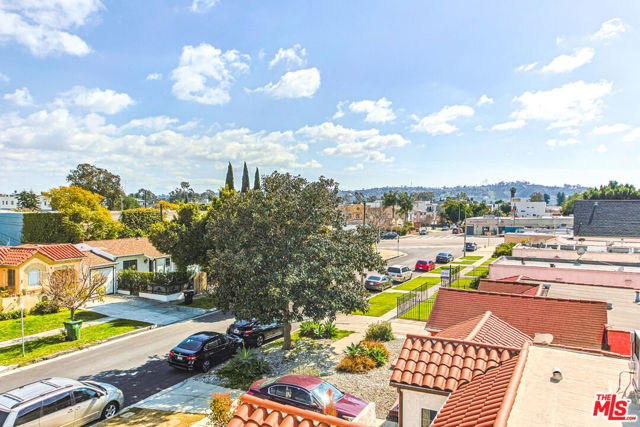 1923 Carmona Avenue, Los Angeles CA: https://media.crmls.org/mediaz/21665c57-1e55-49ab-8332-340d5b686f35.jpg