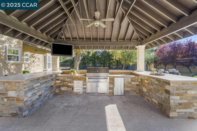 5655 Bruce Dr, San Ramon CA: https://media.crmls.org/mediaz/2166771a-b9cb-4c9f-ab8c-cf7a3a07844b.jpg