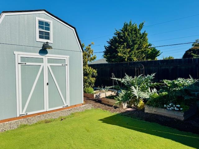 1639 Cypress Avenue, San Mateo CA: https://media.crmls.org/mediaz/2166be6b-2683-4102-a8fc-787e319613bd.jpg