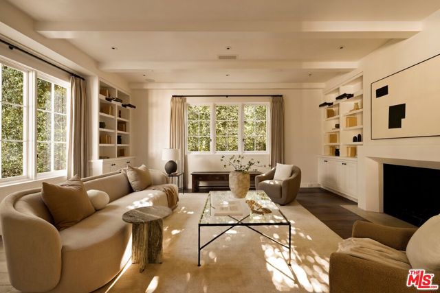 1319 Amalfi Drive, Pacific Palisades CA: https://media.crmls.org/mediaz/21670c80-6b0e-4207-84f5-7a1fd18b48bf.jpg