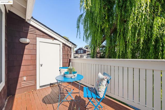 96 Bayside Ct, Richmond CA: https://media.crmls.org/mediaz/21672a4c-2f17-4cee-843d-fca950e07c8e.jpg