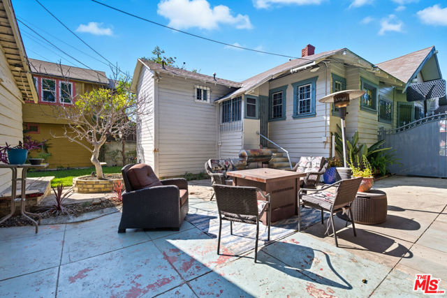 2114 W 28th Street, Los Angeles CA: https://media.crmls.org/mediaz/21674d30-ac87-474a-86e8-e5fc01ee33b2.jpg