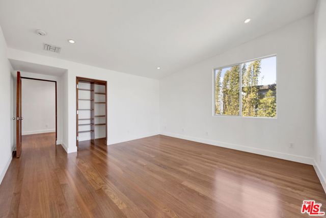 2336 Boone Avenue, Venice CA: https://media.crmls.org/mediaz/2167aa54-04b4-4e32-a2ef-654fb53c6d54.jpg