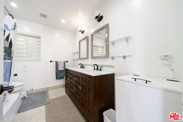 24880 Via Valmonte, Torrance CA: https://media.crmls.org/mediaz/2167aac2-06c6-472f-a0ef-20f07184e5bd.jpg