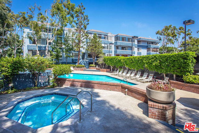 310 Tahiti Way, Marina del Rey CA: https://media.crmls.org/mediaz/2167b87f-701f-4886-aede-255efa2082bc.jpg