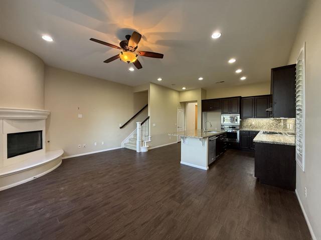 Detail Gallery Image 8 of 40 For 1273 Breakaway Dr, Oceanside,  CA 92057 - 4 Beds | 3/1 Baths