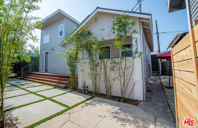 2525 Gleason Avenue photo 3