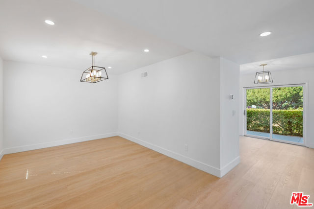 4344 Gayle Drive, Tarzana CA: https://media.crmls.org/mediaz/216929b9-f929-42c7-8c89-2bb4d2ce9a1e.jpg