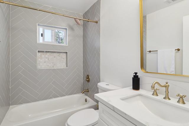 Image 35 of 65 For 589 Tyrone Street