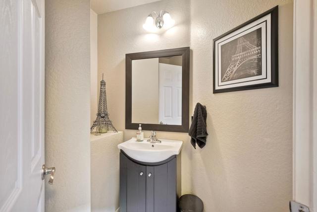 Detail Gallery Image 16 of 26 For 1737 Promenade Cir, Vista,  CA 92083 - 3 Beds | 2/1 Baths