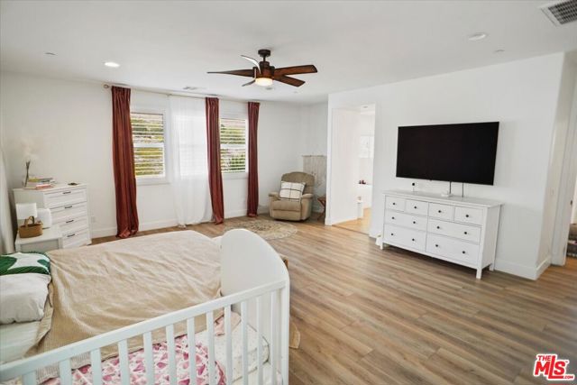 27336 Ellery Place, Santa Clarita CA: https://media.crmls.org/mediaz/216a79c2-668c-4131-b8cb-0e3ab35a150b.jpg