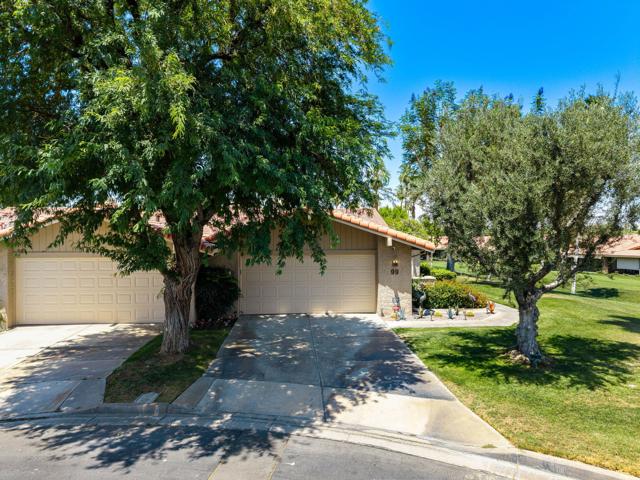 99 Camino Arroyo Place, Palm Desert CA: https://media.crmls.org/mediaz/216aeb9f-810e-495c-8c03-61d513018540.jpg