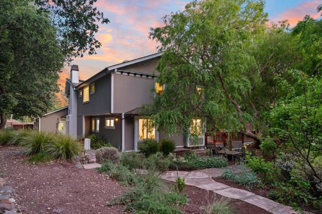 23447 Skyview Terrace, Los Gatos CA: https://media.crmls.org/mediaz/216b3a2e-a0e9-4b73-97ac-875a3cbfa728.jpg