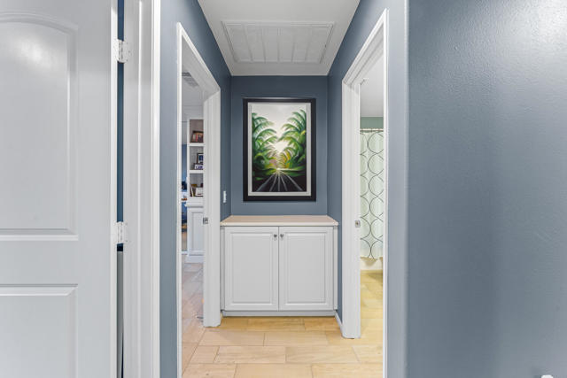232 Paseo Gusto, Palm Desert CA: https://media.crmls.org/mediaz/216b5919-1165-4624-8640-6a2e13fd6e07.jpg