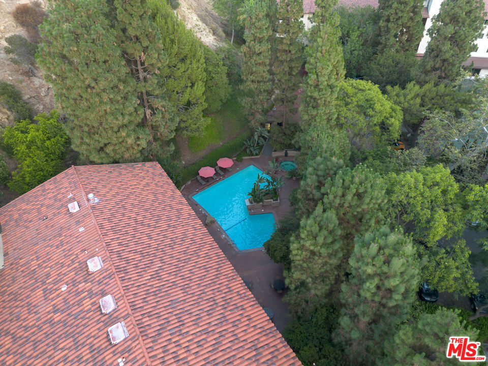 https://media.crmls.org/mediaz/216ba764-1d0f-4fe5-976a-64e55e9ee38d.jpg?preset=X-Large