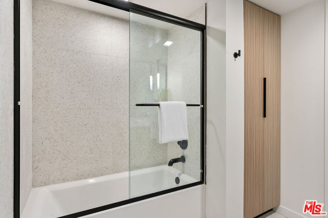 3688 Overland Avenue, Los Angeles CA: https://media.crmls.org/mediaz/216c1f79-a941-45a2-a2d4-42c866eb78ed.jpg