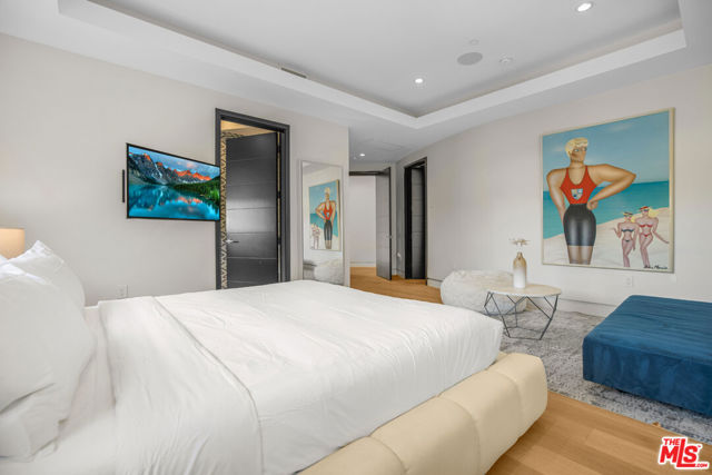 2501 Zorada Drive, Los Angeles CA: https://media.crmls.org/mediaz/216c544f-7b88-483e-9e12-f099be5fd448.jpg