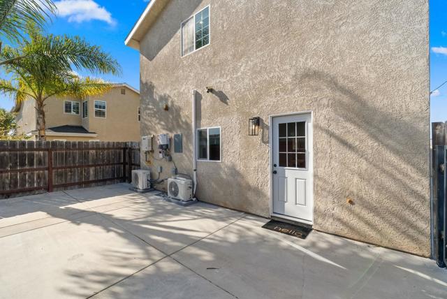 523 9th St, Imperial Beach CA: https://media.crmls.org/mediaz/216c8dd8-02eb-4cd5-9572-6d200b7b3955.jpg