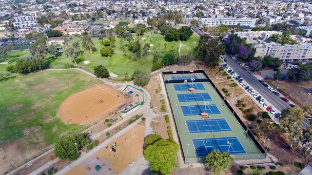 5252 Orange AVe, San Diego CA: https://media.crmls.org/mediaz/216c9c57-327d-488a-9e58-0c4af220d854.jpg