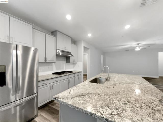 2066 Espana Ln, Rio Vista CA: https://media.crmls.org/mediaz/216cb413-2661-4510-9dbe-9875492d596d.jpg