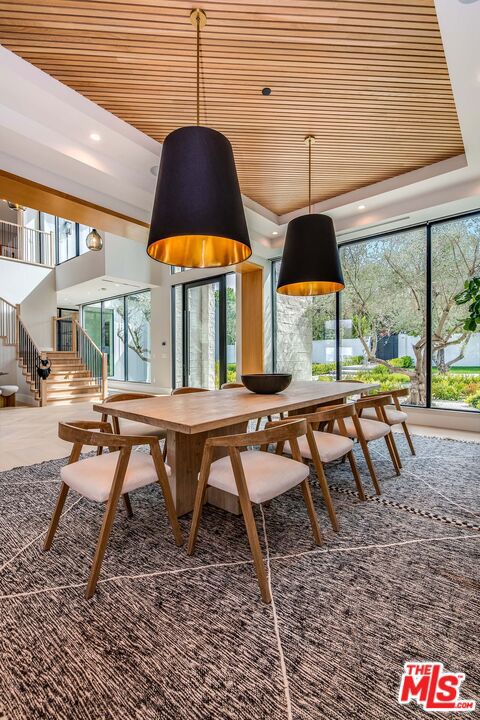 15907 Valley Vista Boulevard, Encino CA: https://media.crmls.org/mediaz/216d275f-767e-4348-95a4-8f9abb2c244e.jpg