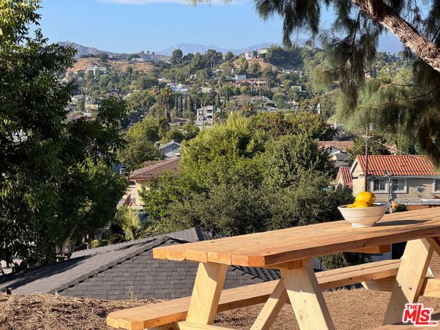 1028 Avenue 52, Los Angeles, California 90042, 3 Bedrooms Bedrooms, ,1 BathroomBathrooms,Single Family Residence,For Sale,Avenue 52,24424099