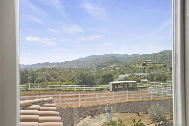 37522 La Encina Circle, Murrieta CA: https://media.crmls.org/mediaz/216dbc0e-80f7-4e30-bb05-e76ed602aab3.jpg