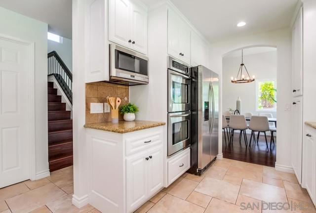 12709 Treeridge Ter, Poway CA: https://media.crmls.org/mediaz/216dd621-5153-4d59-a565-8dab111e2b5f.jpg