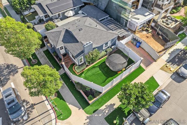 800 3rd St, Coronado CA: https://media.crmls.org/mediaz/216eb203-e446-4511-9e51-e9da93865300.jpg