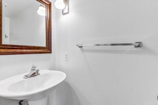 Detail Gallery Image 10 of 31 For 1374 Serena Circle #1,  Chula Vista,  CA 91910 - 3 Beds | 2/1 Baths