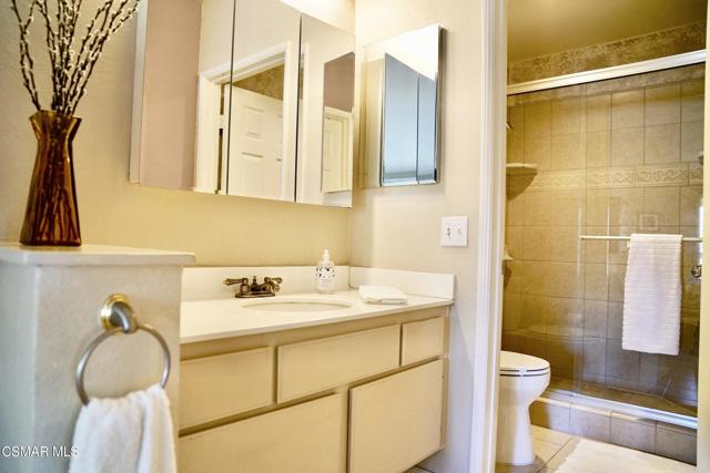 5824 Oak Bend Lane, Oak Park CA: https://media.crmls.org/mediaz/216ede0d-3141-4463-86c0-34495c13075b.jpg