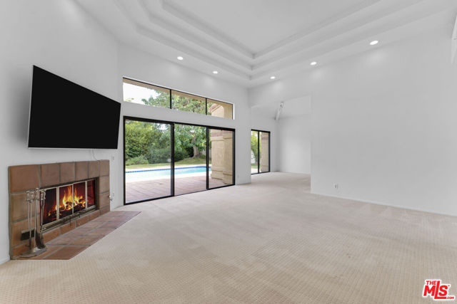 3516 Malibu Country Drive, Malibu CA: https://media.crmls.org/mediaz/216f0d3a-1a63-4133-bbfb-d13e54323b70.jpg