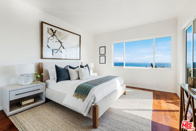 18111 Coastline Drive, Malibu CA: https://media.crmls.org/mediaz/216f4139-9f4b-4827-a00e-3435666b15de.jpg