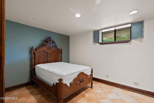 1561 Lookout Drive, Agoura Hills CA: https://media.crmls.org/mediaz/216f4be0-6a8d-472f-b5f3-d8792e8c06ca.jpg